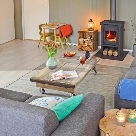 Semesterbostad 2 Bedroom Lovely In