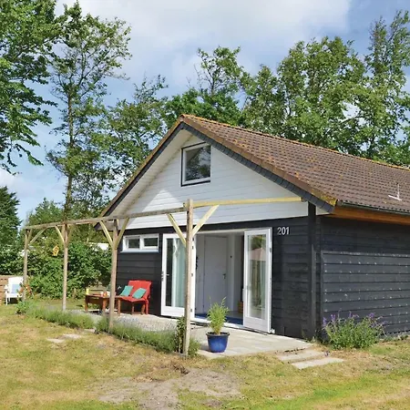 2 Bedroom Lovely In *